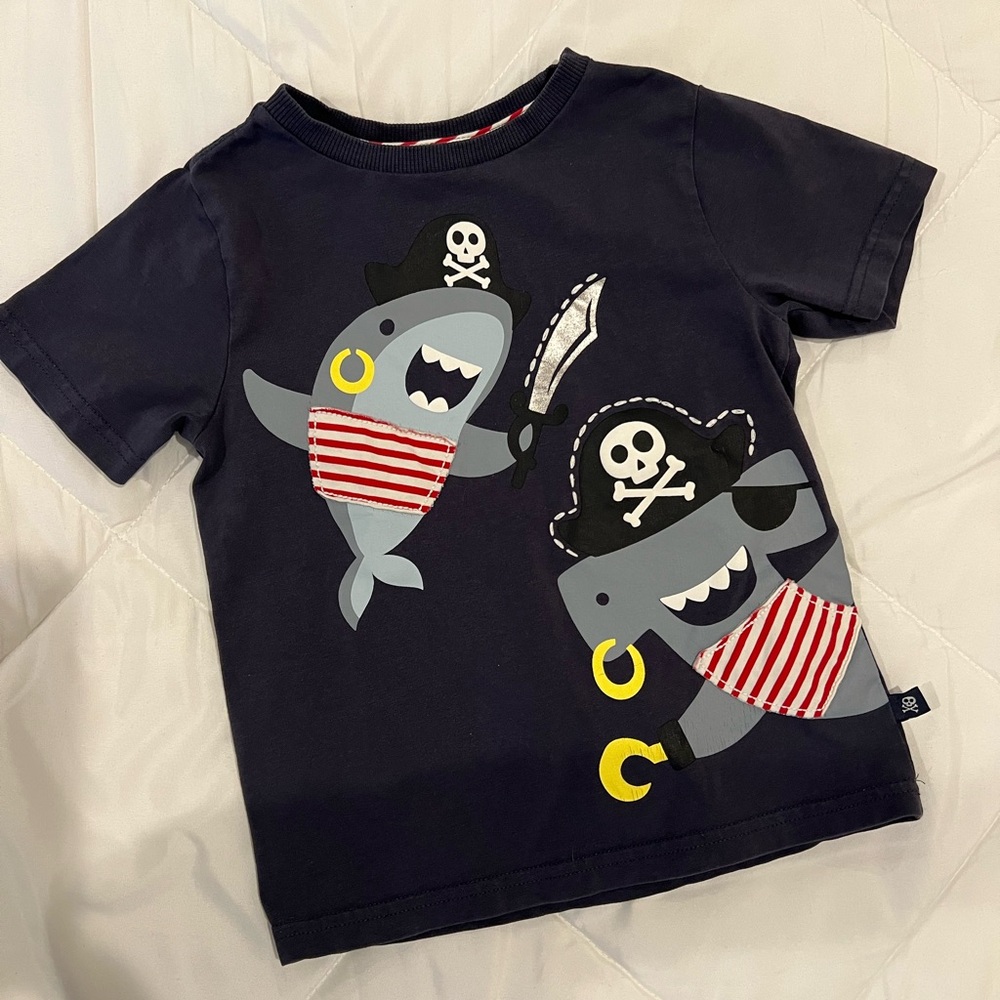 Tommy Bahama‎ pirate/shark boys t shirt